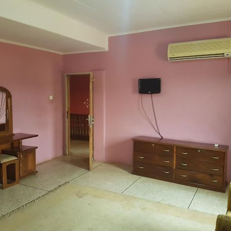 East Airport Guest House Accra Bagian luar foto