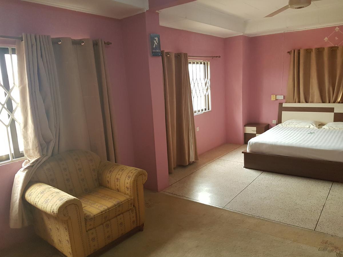 East Airport Guest House Accra Bagian luar foto