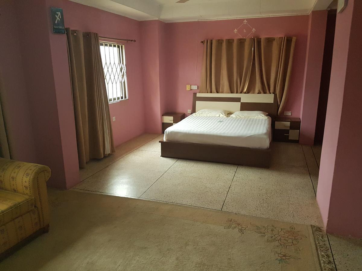 East Airport Guest House Accra Bagian luar foto