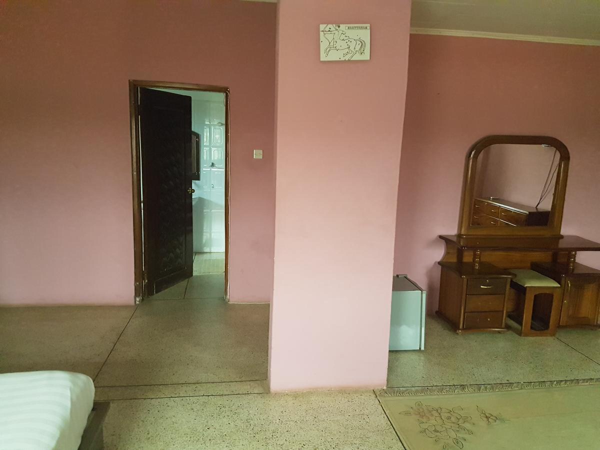 East Airport Guest House Accra Bagian luar foto