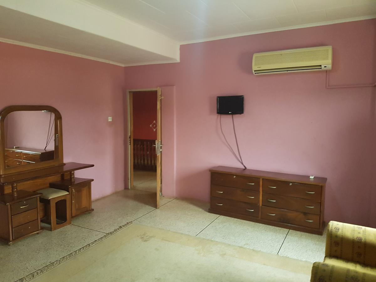 East Airport Guest House Accra Bagian luar foto