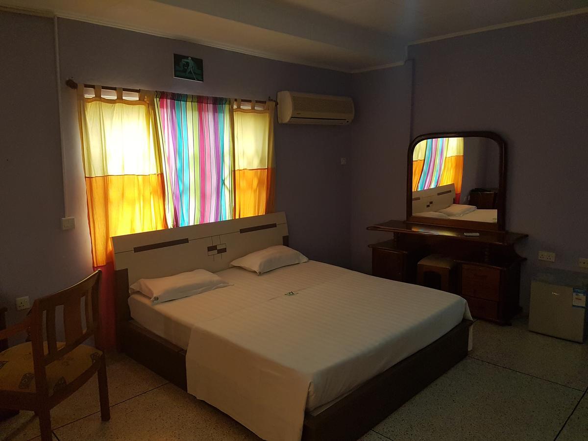 East Airport Guest House Accra Bagian luar foto