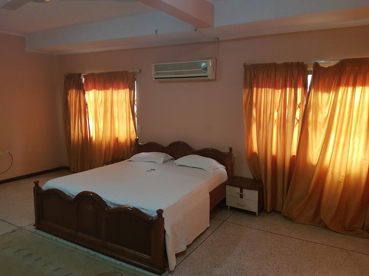 East Airport Guest House Accra Bagian luar foto