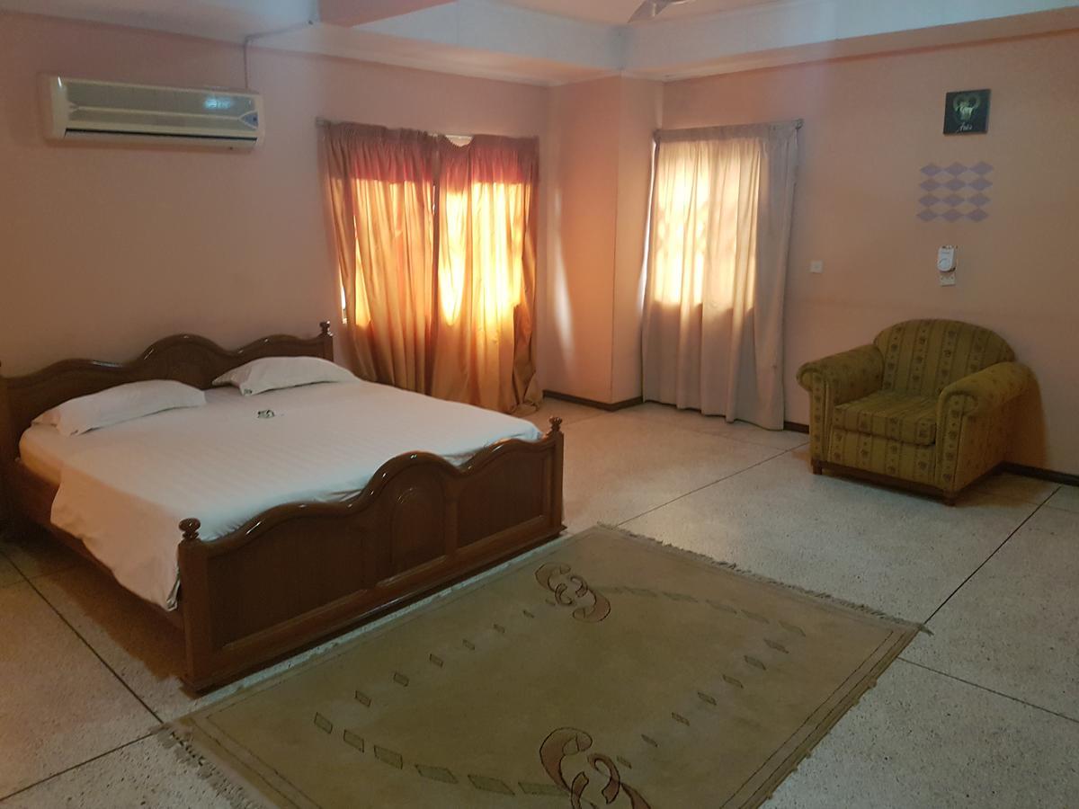 East Airport Guest House Accra Bagian luar foto