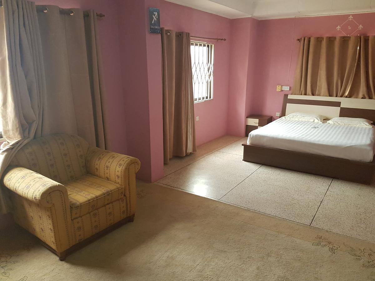 East Airport Guest House Accra Bagian luar foto