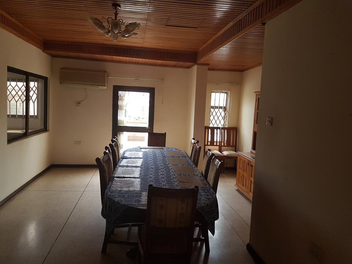 East Airport Guest House Accra Bagian luar foto