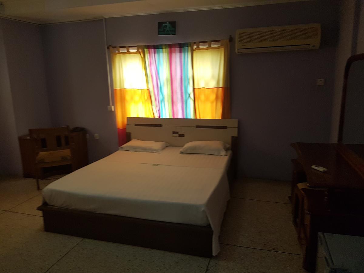 East Airport Guest House Accra Bagian luar foto